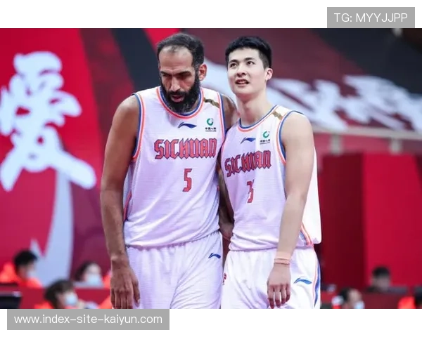 四川队通过双外援补强终结全华班 庞茨与加克形成内外呼应 四川队通过双外援补强终结全华班 庞茨与加克形成内外呼应